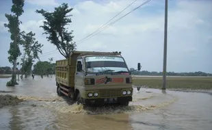 BANJIR SRAGEN: Masaran dan Sragen Kota Tergenang Air