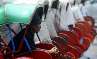 Gaji Kecil, 8 Dukuh Nyambi Tukang Becak