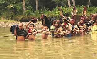 SISWA MERANA TANPA JEMBATAN