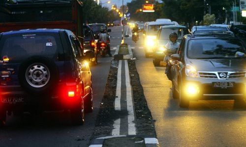  MEDIAN JALAN Depan Hailai Tak Kunjung Diperbaiki