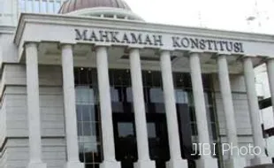 MK: Anak Lahir di Luar Nikah, Ayah Biologis Harus Bertanggung Jawab