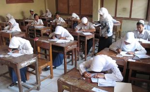 PERSIAPAN UN: Kepala Sekolah Diganti, Ribuan Kartu UN Terpaksa Ditarik