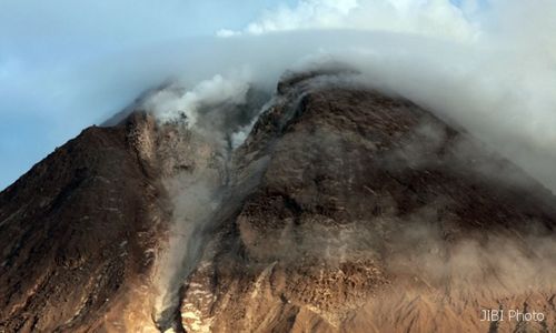 GUNUNG MARAPI Kembali Semburkan Abu Vulkanik