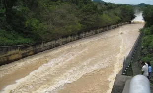 BANJIR SOLORAYA : Ketinggian Air Waduk Gajah Mungkur Mendekati Siaga