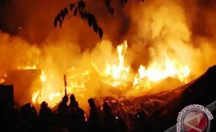 KEBAKARAN RUMAH: 14 Rumah Ludes Terbakar di Samarinda