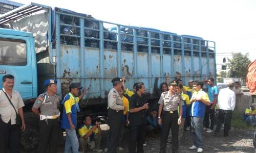 MOGOK KERJA Berlanjut, Ribuan Pelanggan Aqua Terlantar