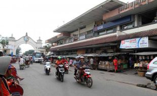 PASAR KLEWER: Pedagang Sepakat Tuntaskan Kesemrawutan