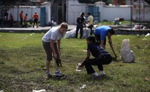 BERSIHKAN SAMPAH