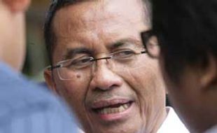 Dahlan Iskan Menyanyi dan Berjoget Lagu 'Gropyokan Tikus' 