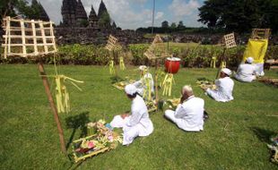 Konser Dream Theater Guncangkan Struktur Batu Candi Prambanan