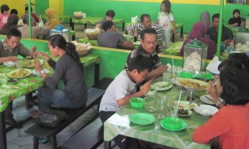 Nongkrong, Membaca Berdiskusi & Makan