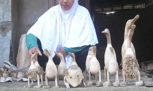 KERAJINAN TANGAN: Bebek Bersepatu Jadi Kegemaran Orang Prancis