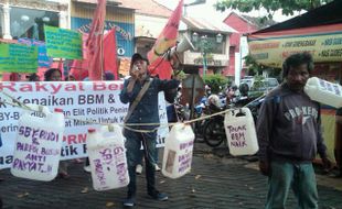  PPRM Demo Tolak Kenaikan BBM dan TDL