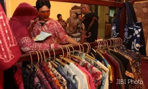 BATIK Luar SOLO Ramaikan PAMERAN di MAL