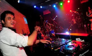 DISK JOCKEY (DJ): Bisnis Kreatif di Hiburan Malam   