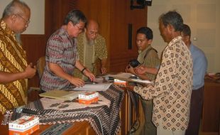 PENEMU FOSIL Diberi Imbalan oleh BPSMP Sangiran