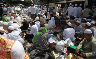 HAUL Habib Ali bin Muhammad Al Habsyi: Ribuan Orang Hadir Karena Rasa Cinta  