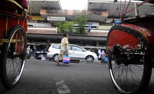 PASAR KLEWER: Pengemudi Becak Pasar Klewer Tak Ber-KTMKTB