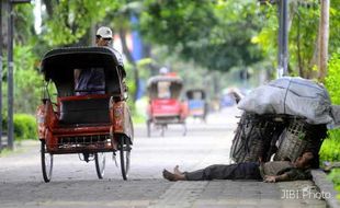 KEMISKINAN KUDUS : Tingkat Kemiskinan Warga Kudus Turun