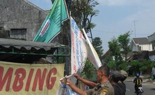 SATPOL PP Siap Tertibkan Reklame di Tawangsari