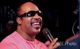 Wow, Penonton STEVIE WONDER Mengular Ratusan Meter