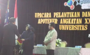  UNIVERSITAS SETIA BUDI Adakan Sumpah Apoteker