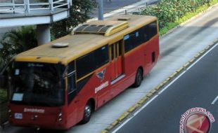 Transjakarta Resmi Jadi BUMD, Ini Harapan Jokowi