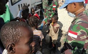 PASUKAN GARUDA TNI BERI BANTUAN AIR BERSIH DI HAITI