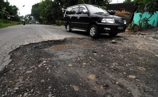 Kerap Rusak, Ruas Jalan Solo-Purwodadi Bakal Dipasang Beton