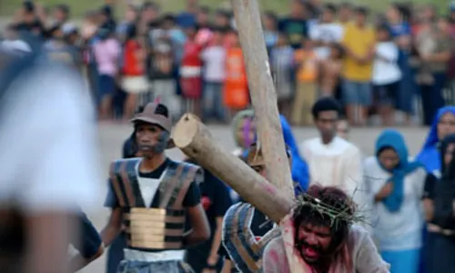 JUMAT AGUNG: Peziarah Katolik Mulai Padati Larantuka 