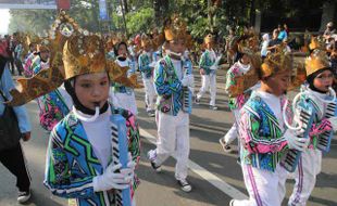 PARADE PESERTA LOMBA DRUM BAND