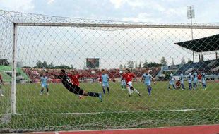 PERSIS TAKLUKKAN PERSIJA 2-1