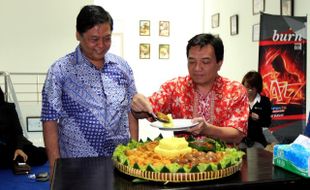 POTONG TUMPENG HUT KE-8 SOLOPOS FM