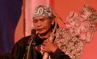 Rama Lawu Gawe Wayang saka Uwuh 