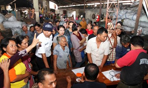 PEMBAGIAN PASAR DARURAT