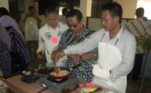 ANGGOTA DPRD SOLO, MASAK NASGOR