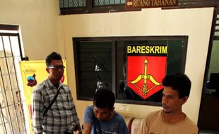 NJAMBRET, Duet Bersaudara Babak Belur Dihajar Massa