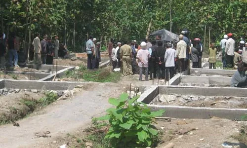 PROTES WARGA: Ratusan Warga Geruduk Lokasi Pembangunan Gedung di Weru 