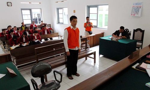 SIDANG VONIS PERAMPOKAN TOKO EMAS