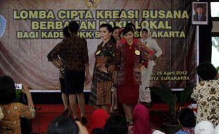 LOMBA KREASI BUSANA PKK