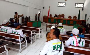 SIDANG DITUNDA