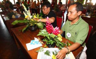 LOMBA MERANGKAI BUNGA