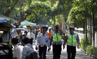 TILANG CITY WALK: Jalur Lambat Jadi Tempat Parkir, Tukang Becak mengeluh