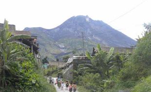 MUSIBAH PENDAKI: Terperosok, Pendaki Merapi Asal Jogja Patah Tulang