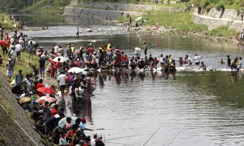 AKTIVITAS PARTAI POLITIK : Peringati HUT ke-43, PDIP Gelar Lomba Mancing