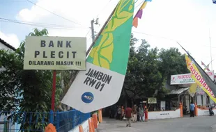 KASUS RENTENIR: Warga Jambon Pasang 30 Plang Anti Bank Plecit