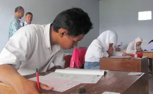 UN, SISWA TUNA RUNGU DAPAT SOAL LISTENING 