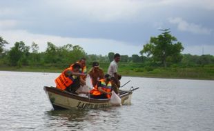 WADUK GAJAH MUNGKUR Ditebari 450.000 Ekor Benih Ikan