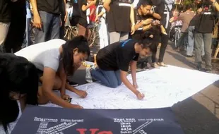 Sosialisasi Anti Korupsi ala KNPI Solo di Car Free Day