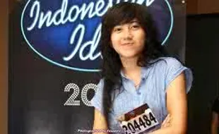 INDONESIAN IDOL 2012: Dera Tak Percaya Disejajarkan Dengan Agnes